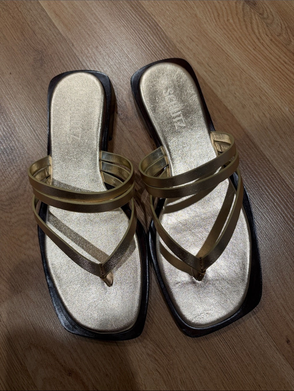Schutz Rania Metallic Gold Flat Sandals size 7 new in box